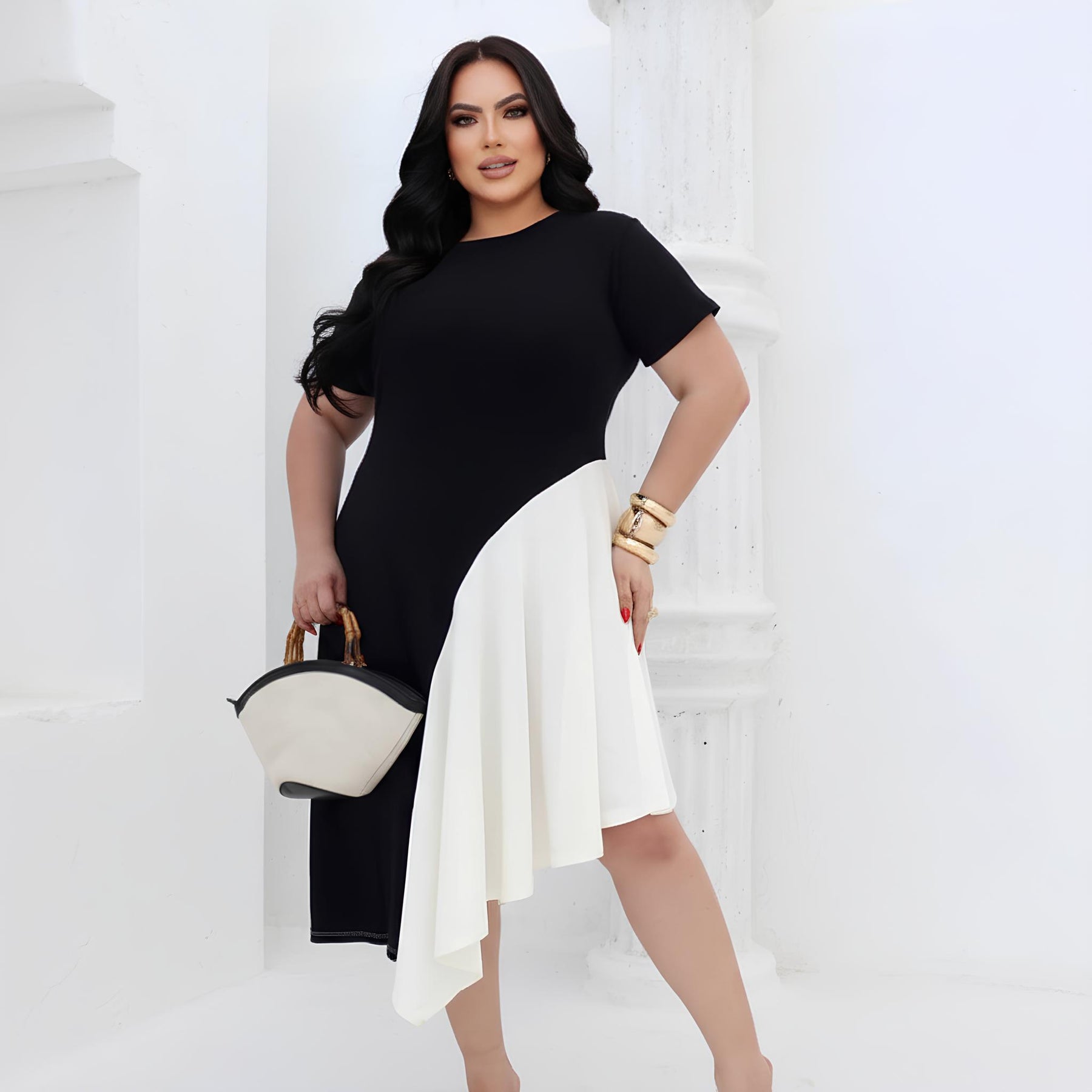 Vestido Assimétrico Preto e Branco Plus Size