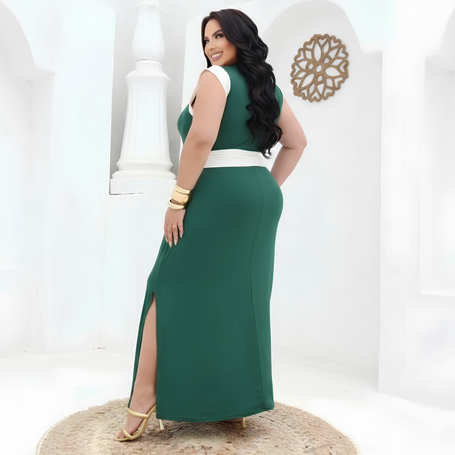 Vestido Clássico Plus Size com Faixa e Bolsos - Vestido Plus Size