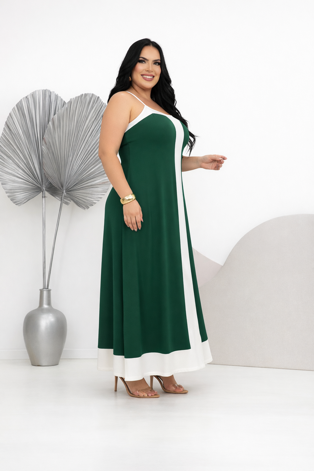 Vestido Longo Elegante e Minimalista Plus Size - Vestido Plus Size