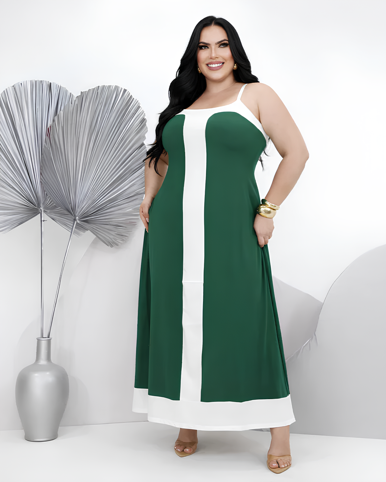 Vestido Longo Elegante e Minimalista Plus Size - Vestido Plus Size