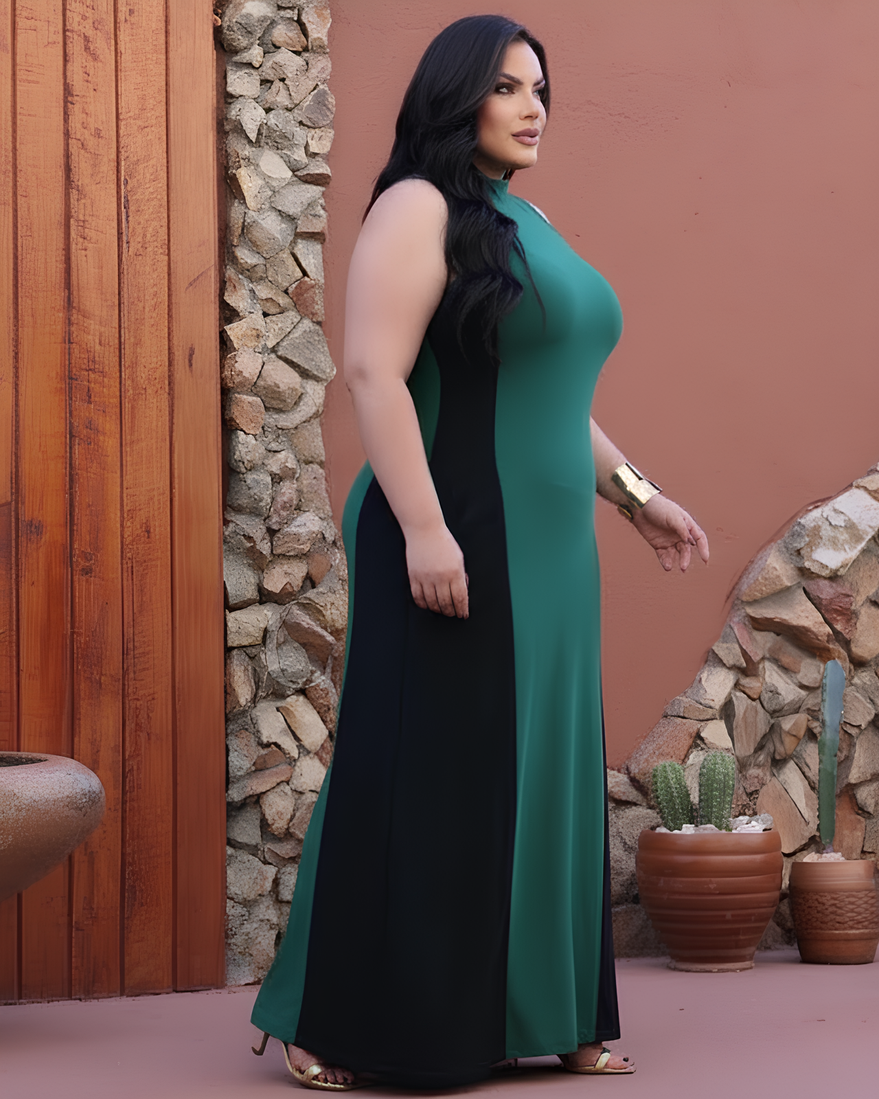 Vestido Longo Modelador Plus Size com Bolsos Laterais - Vestido Plus Size