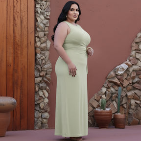 Vestido Plus Size Minimalista com Drapeado Elegante